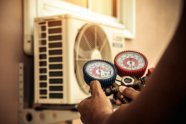 Professional Ac Installation technician working in Garden Prairie, IL